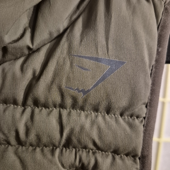 Gymshark Womens Army Green Cropped Puffer Vest XS - Picture 10 of 10